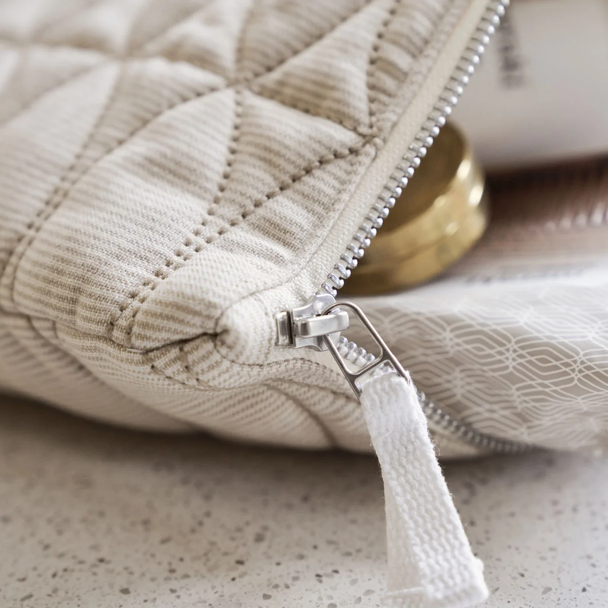 KOSMETIKTASCHE MENTHA , OFF WHITE / SAFARI  19x2,5x14cm