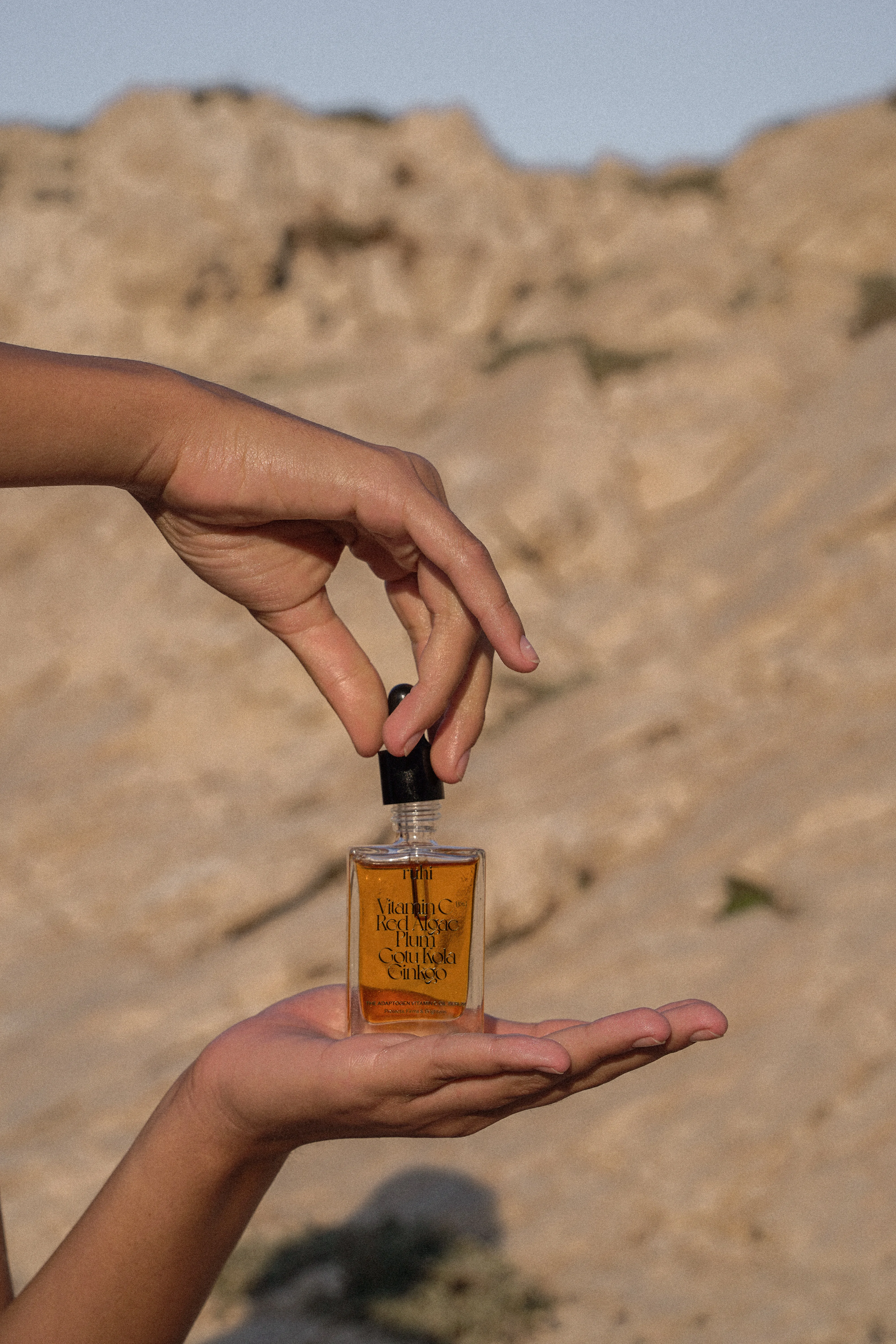 THE ADAPTOGEN VITAMIN C OIL SERUM 30ml